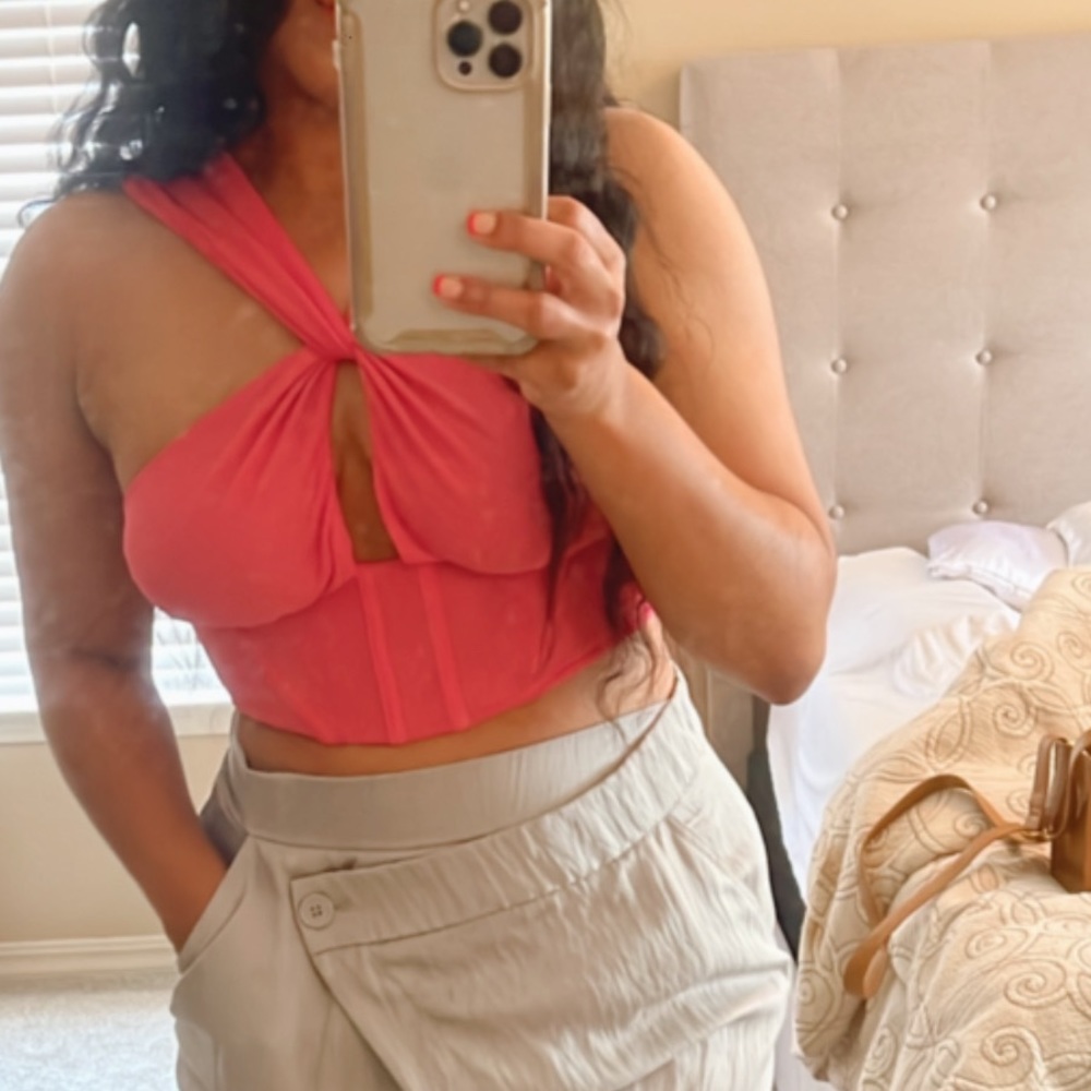 NWT. ZARA Pink Crop Top
